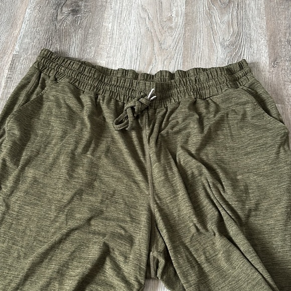Army green pants - Picture 3 of 3